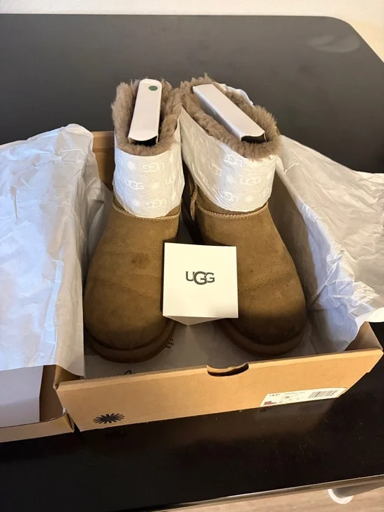 UGG Chestnut Suede Mini Boots with Back Mini Bailey Bow II - Picture 6 of 6